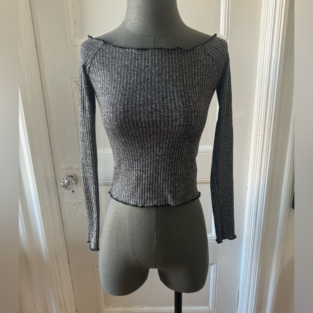 Off the shoulder metallic ribbed long sleeve silver shirt